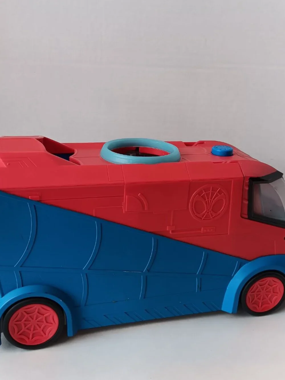 Marvel Spidey Web Transporter Playset -- Batteries Included!